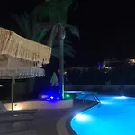 Moscha Apartahotel 4*